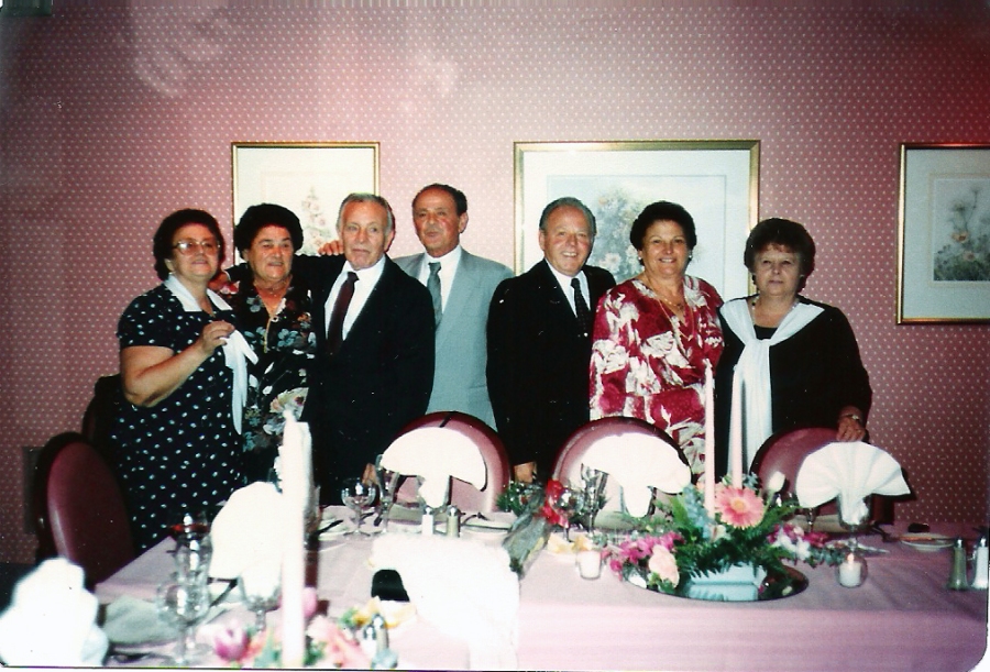 Giuseppina Federico con i fratelli e sorelle - 1987